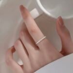 Elegant Silver-Tone Ring for Women – Minimalist Fashion Statement Jewelry - 图片 3